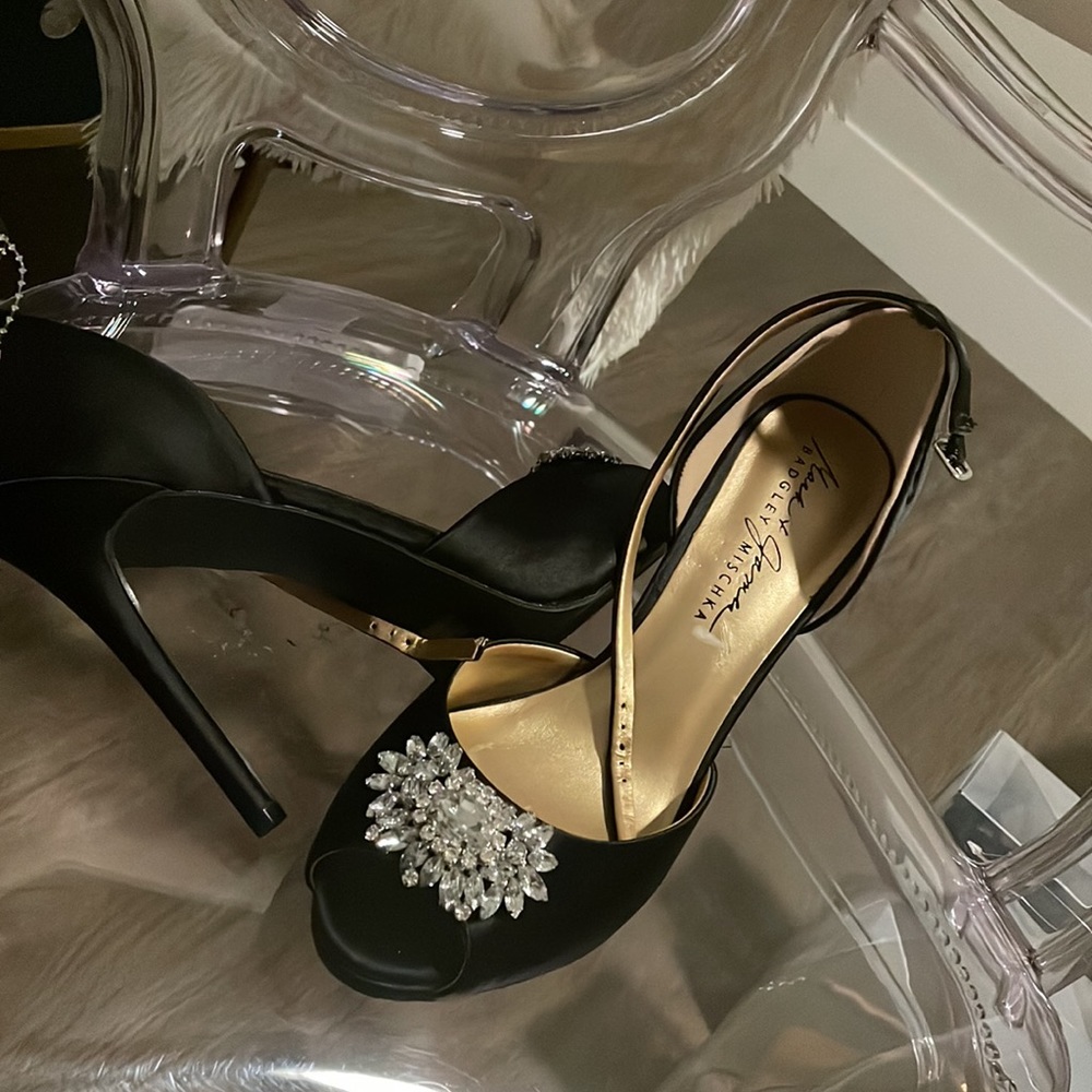 Black Sz 9 Mark and James 4 1/2” heel